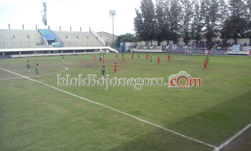 Keputusan Wasit Kontroversi, Persibo Tetap Bermain Menyerang