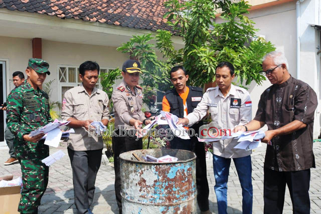 Tak Digunakan, KPU Bojonegoro Musnahkan Surat Suara