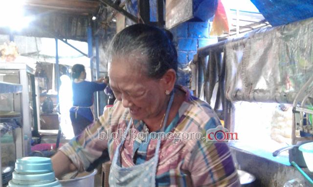 Jiatun, Empat Puluh Tujuh Tahun Jualan di Pasar