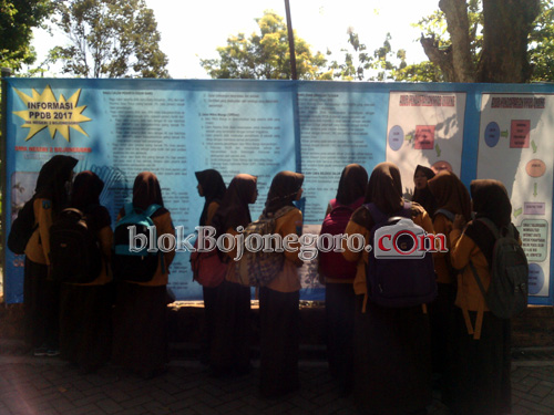 Puluhan Siswa Mengajukan Pin untuk Daftar Online