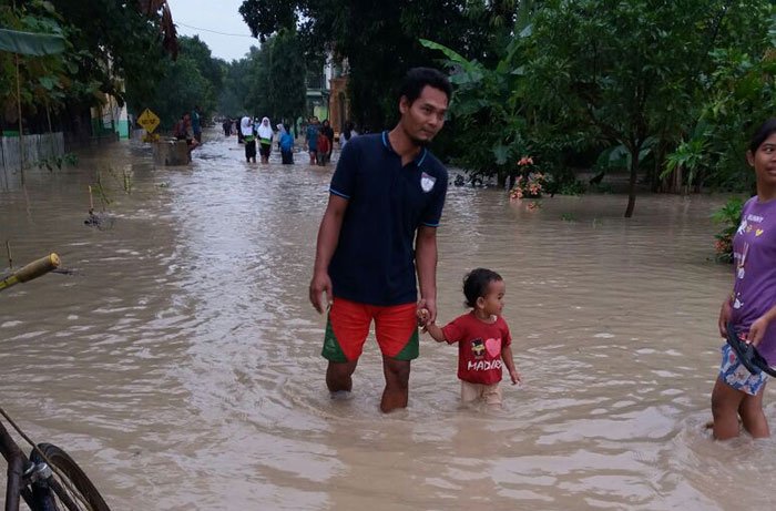 Puluhan Rumah Terendam, Akses Jalan Sukosewu Lumpuh