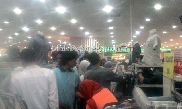 Jelang Lebaran, Pusat Perbelanjaan Diserbu