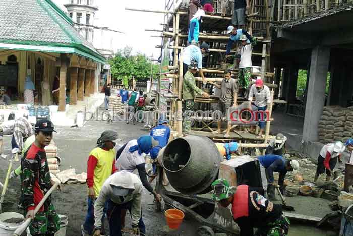 Bangun Gedung MWC NU Sumberrejo, Koramil Ikut Gotong Royong