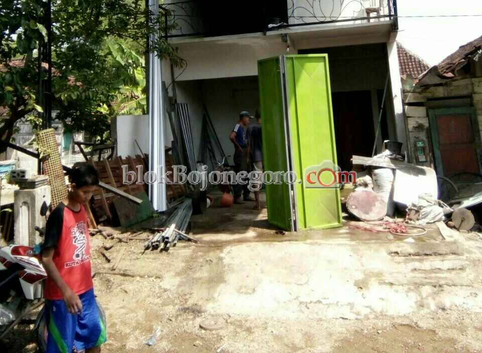 Kompresor Terbakar, Tiga Penghuni Luka Bakar