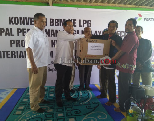 Bersama Pemerintah, Satya Yudha Bagikan Mesin Nelayan
