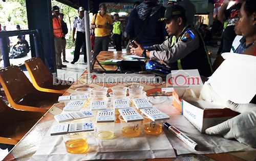20 Sopir Bus Tes Urine di Terminal Rajekwesi