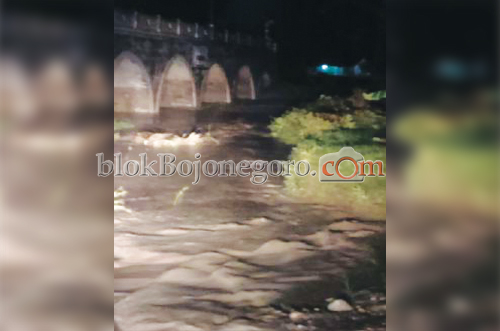 Kecamatan Gondang Diterjang Banjir Bandang