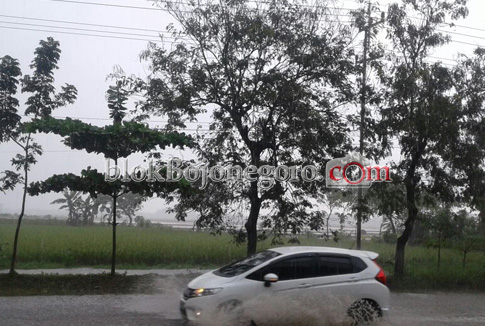 Awas...! Dander-Bubulan Hujan Disertai Angin Kencang