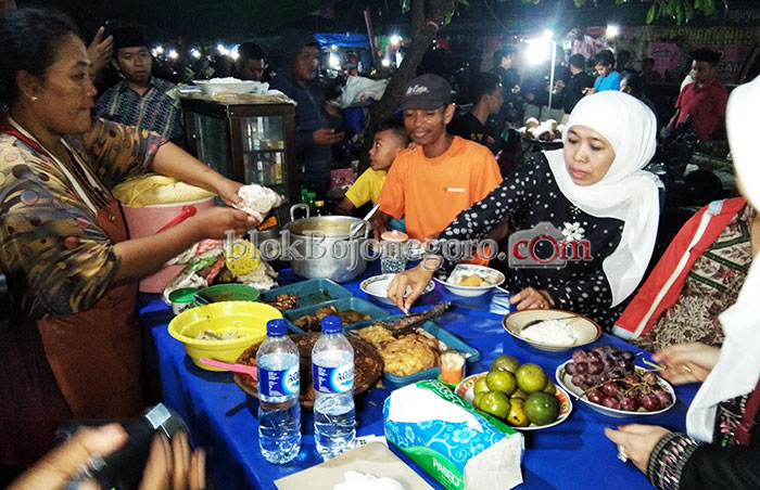 Khofifah Sebut Pasar Bojonegoro Perlu Dirikan Pos