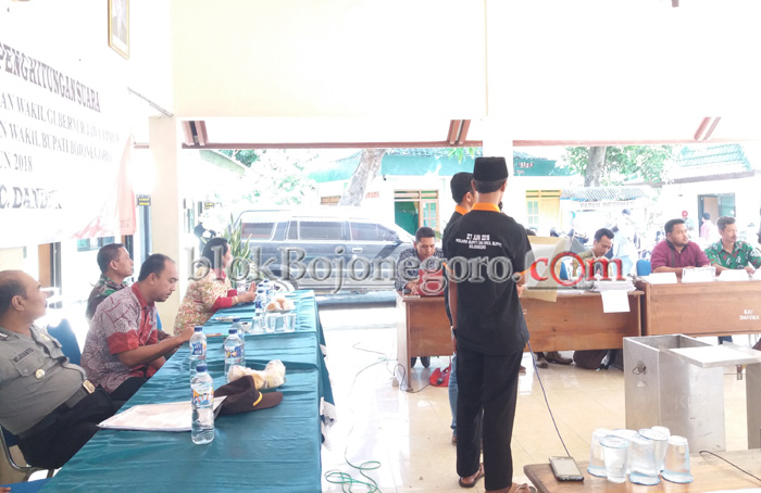 Rekapitulasi Suara Selesai, di Dander Nomor 4 Unggul