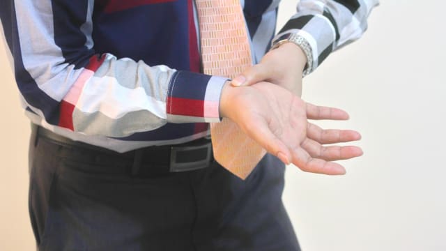 Carpal Tunnel Syndrome: Penyakit Akibat Terlalu Sering Gunakan Ponsel