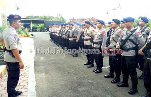 Jelang Putusan Ahok, Ratusan Personil Brimob Berangkat ke Jakarta