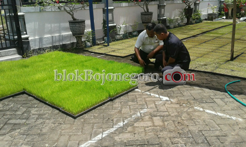 Pemdes Ngasem Uji Coba Tanam Padi Transplanter