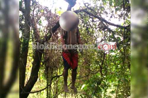 Warga Balen Digegerkan Pria Gantung Diri di Pohon