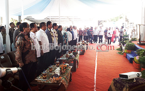 Dua Menteri Datang Disambut Tarian Kahyangan Api