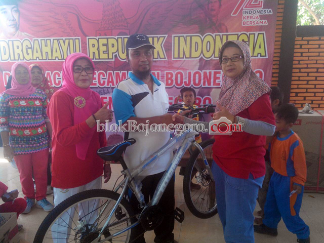Ratusan Warga Desa Pacul Ikut Jalan Sehat