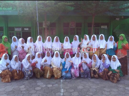 Kenakan Kebaya, MA Darul Ulum Teladani Sosok Kartini