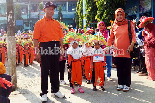 TK/RA Sukosewu Meriahkan Pawai Topi Daur Ulang
