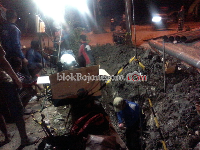 Pelanggan Datang ke Lokasi Perbaikan