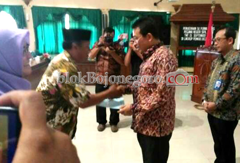 Puluhan PNS Terima SK Purna Tugas