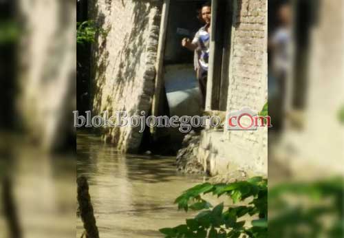 Satu Rumah di Pesen Terancam Longsor