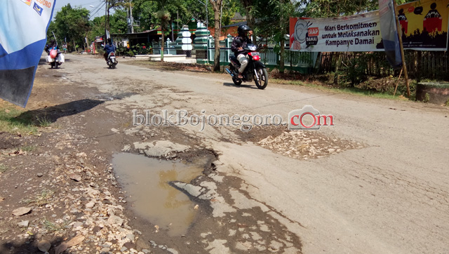 Jalan Penghubung Kanor-Sumberejo Berlubang, Banyak Warga Mengeluh