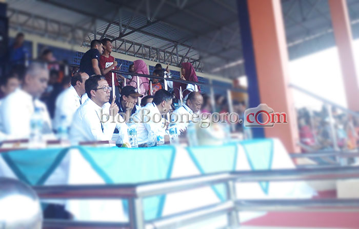 Jeda Turun Minum, Penonton Ajak Selfie Pemain MU