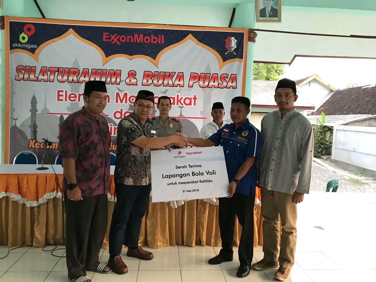 Hidup Sehat, EMCL Serahkan Sarana Olahraga di Kalitidu