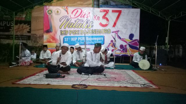 Ratusan Insan Kampus IKIP PGRI Hadiri Gema Sholawat