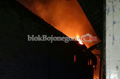 Rumah Padat Penduduk di Baureno Kebakaran