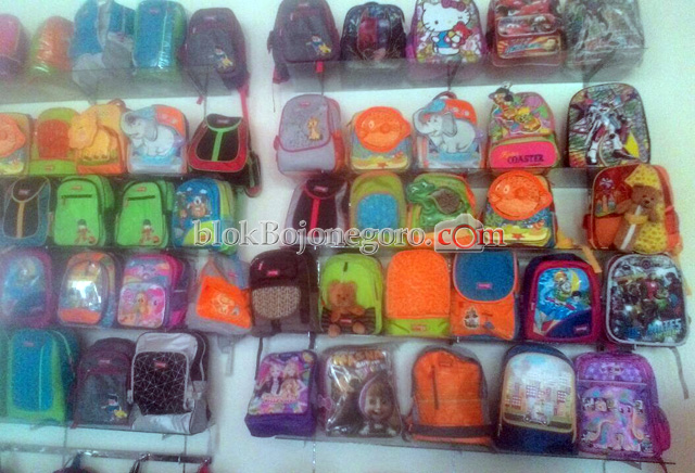 Tahun Ajaran Baru Kerek Penjualan Tas