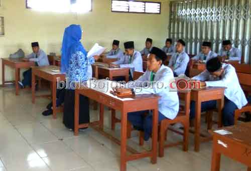 Hari ini, 323 Siswa MTs Abu Darrin Laksanakan UAMBN