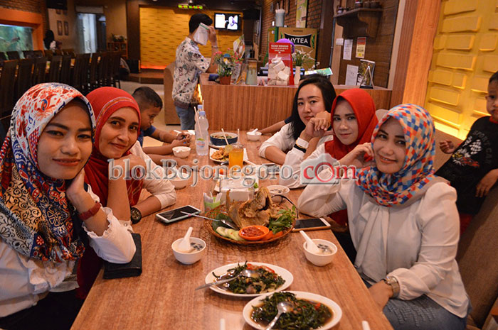 Banyak Agenda Bukber, Omzet Rumah Makan Meningkat 50%