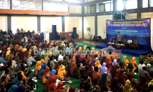 Ribuan GTT SD-SMP Terima SK dari Bupati