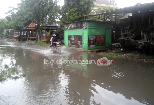 Hujan Sebentar, Jalan Kopral Hasan Campurejo Banjir