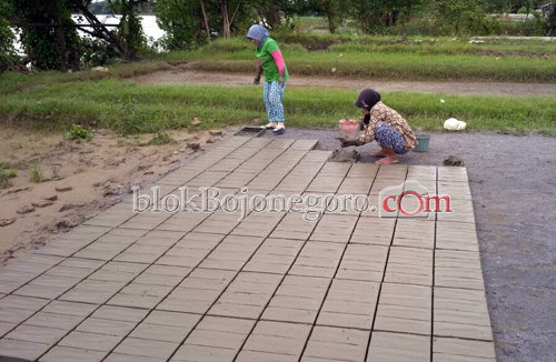 Musim Penghujan, Batu Bata di Mojosari Tetap Produksi
