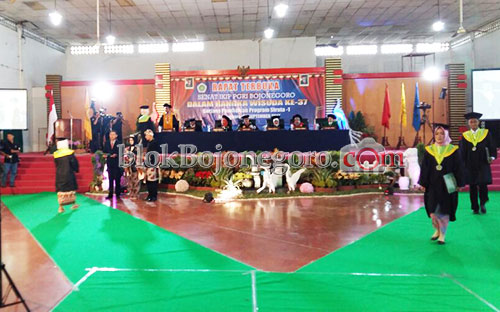 IKIP PGRI Bojonegoro Gelar Wisuda ke-37