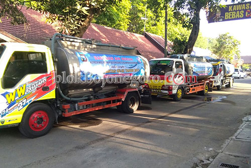 Polres Droping Air Bersih ke Kecamatan Temayang