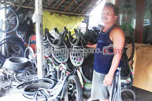 Meski Bekas, Kerajinan Ban ini Bisa Raup Untung Lumayan