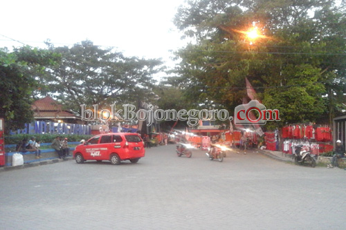 Sore Hari, Para Suporter Mulai Berdatangan