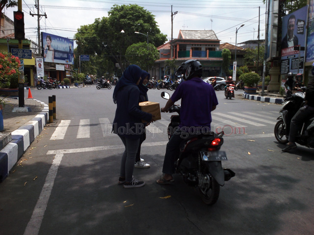 Peduli Rohingya, Mahasiswa AKN Bojonegoro Turun ke Pasar dan Jalan