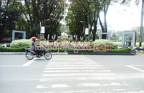 Hari Pertama Puasa, Alun-alun Kota Lengang