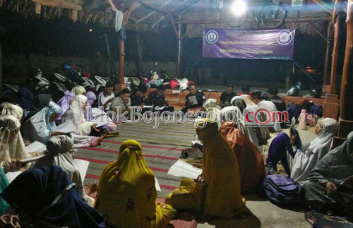 Khotmil Quran di Malam Pondok Jurnalistik Kampus Ungu