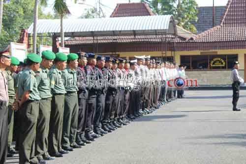 Tingkatkan Sinergitas, TNI-Polri Rutin Upacara Bersama