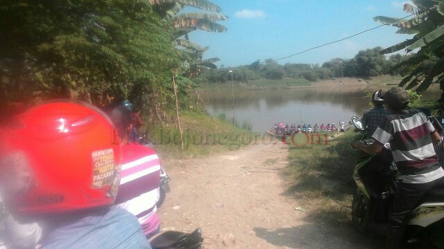 Lebaran, Berkah Bagi Jasa Penambang Perahu