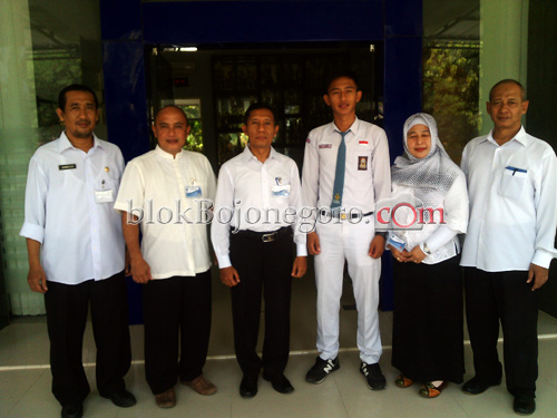 Pulang ke Bojonegoro, Saghara Ikuti UNBK