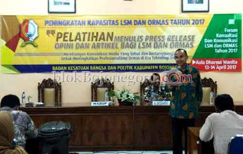 Bakesbangpol Tingkatkan Kapasitas Menulis Anggota LSM dan Ormas