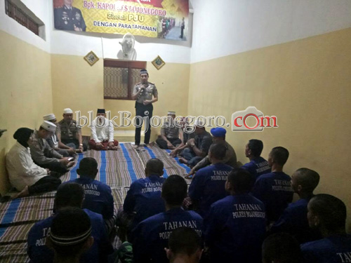 Polres Bojonegoro Bukber Dengan Para Tahanan