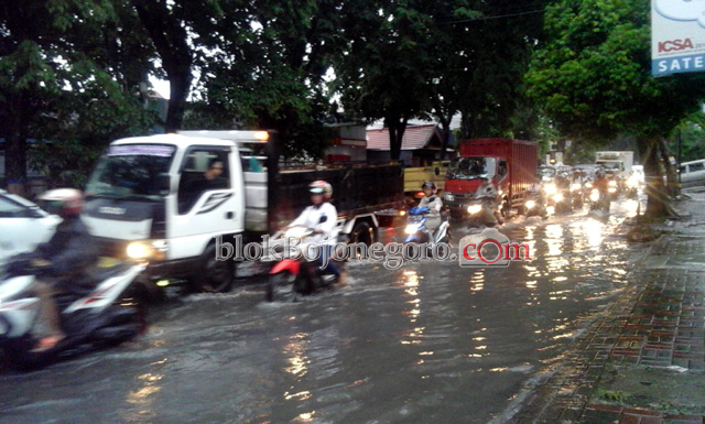 Hujan Deras, Beberapa Ruas Jalan Bojonegoro Banjir