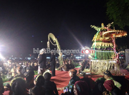 Api Diterima Bupati, Gunungan Diarak ke Alun-Alun